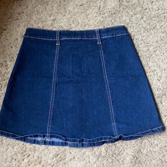 Altar’d state mini skirt 🤩 - Picture 3 of 5